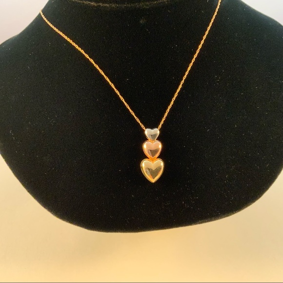14k tri color gold three heart pendent and chain - Picture 3 of 6